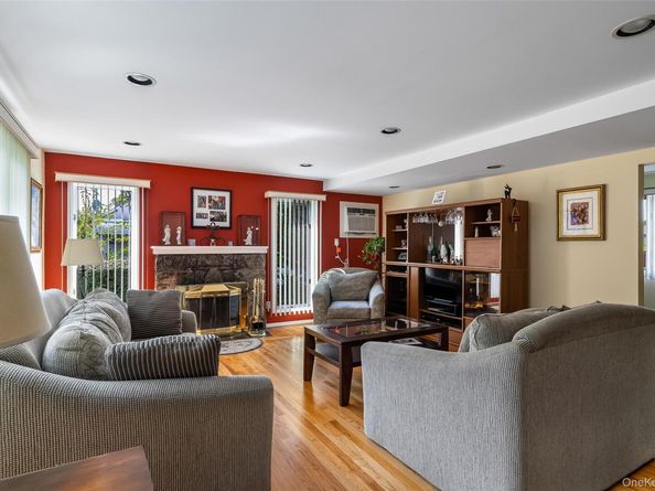 27 Beverly Road, Farmingdale NY 11735