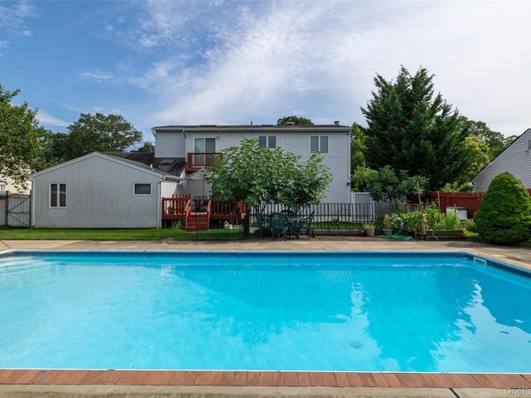 27 Beverly Road, Farmingdale NY 11735