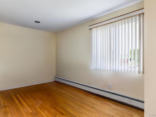 27 Beverly Road, Farmingdale NY 11735