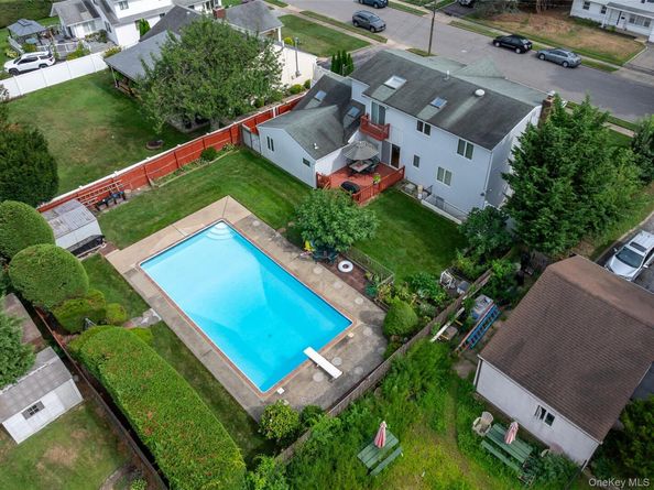27 Beverly Road, Farmingdale NY 11735