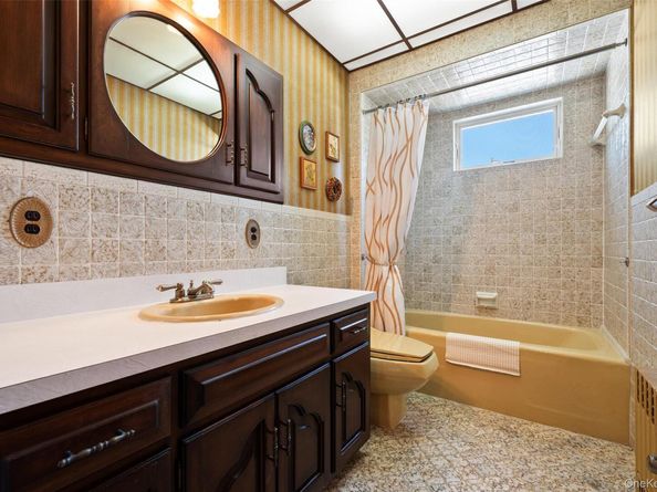 7214 72 Place, Flushing NY 11385