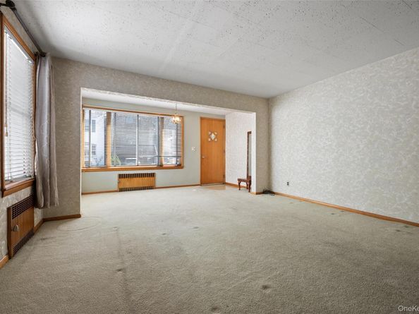 7214 72 Place, Flushing NY 11385