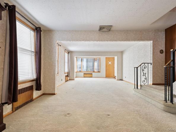 7214 72 Place, Flushing NY 11385