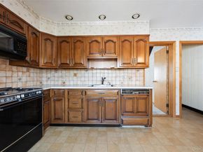 7214 72 Place, Flushing NY 11385