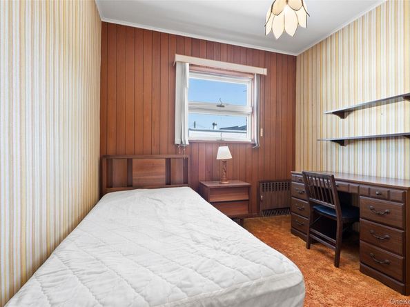 7214 72 Place, Flushing NY 11385