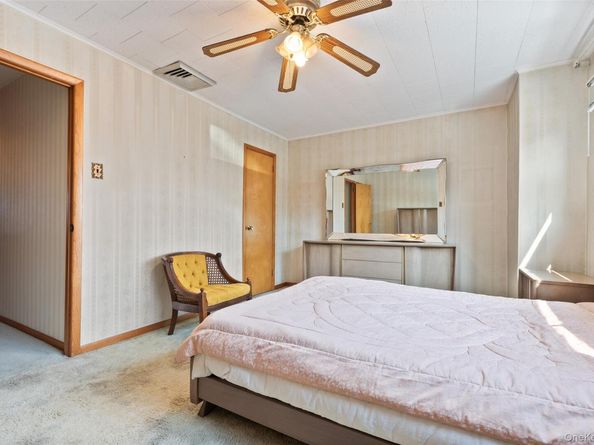 7214 72 Place, Flushing NY 11385