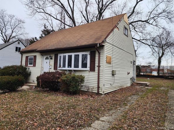 33 Parkway Boulevard, Wyandanch NY 11798