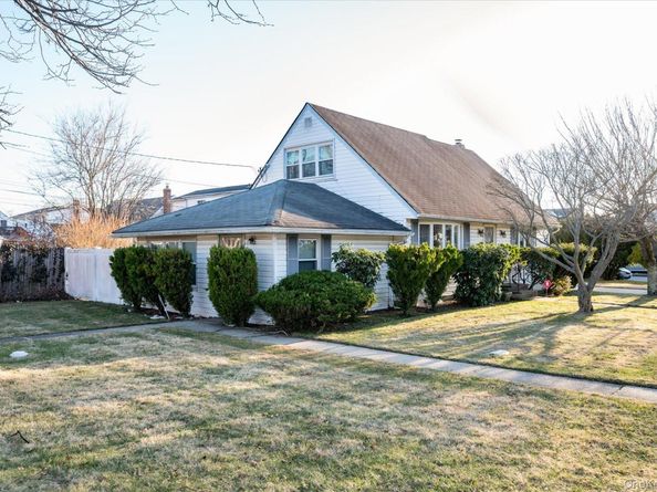 1 Salem, Hicksville NY 11801