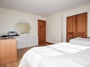 25 Westbury Avenue, Plainview NY 11803