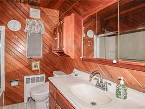 25 Westbury Avenue, Plainview NY 11803