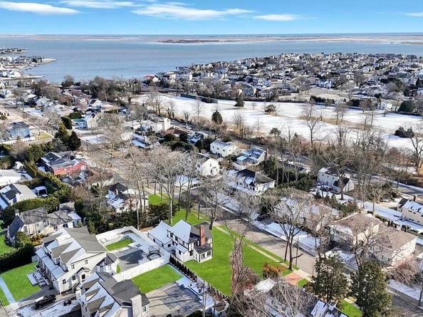 15 Bayview Avenue, East Massapequa NY 11758