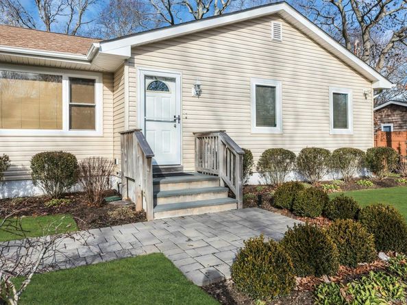 79 School Street, Hampton Bays NY 11946