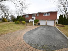 7 McNulty Street, Dix Hills NY 11746