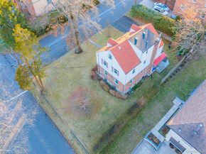 104 Grandview Avenue, Great Neck NY 11020