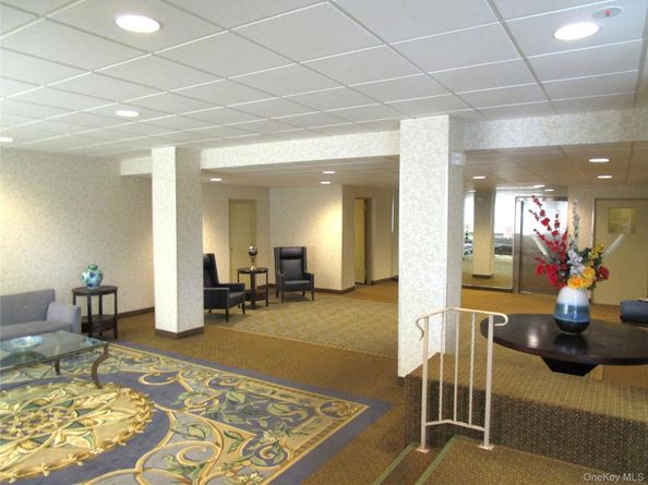 40 Daley Place 227, Lynbrook NY 11563