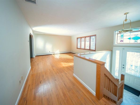 75 Holland Place, Hartsdale NY 10530