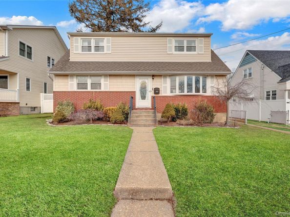 3887 Hudson Avenue, Seaford NY 11783