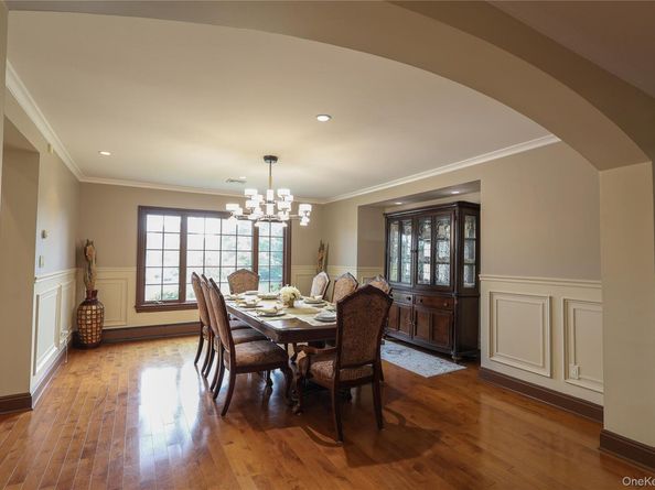 10 Hazelwood Court, Jericho NY 11753