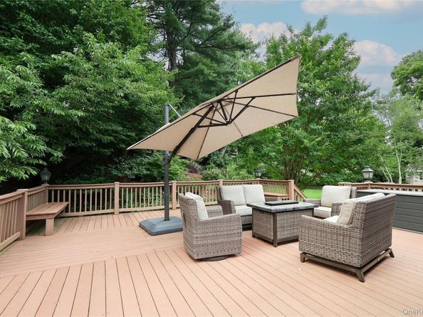 10 Hazelwood Court, Jericho NY 11753