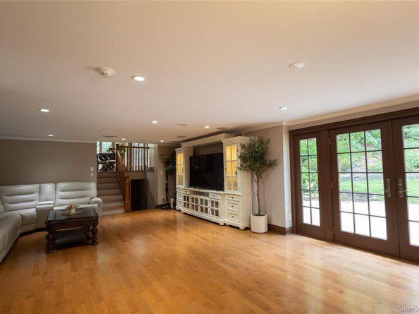 10 Hazelwood Court, Jericho NY 11753