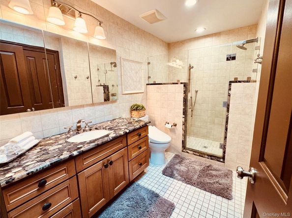 10 Hazelwood Court, Jericho NY 11753