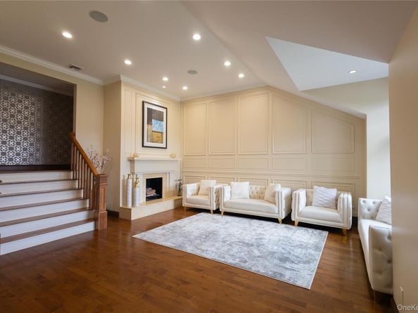 10 Hazelwood Court, Jericho NY 11753