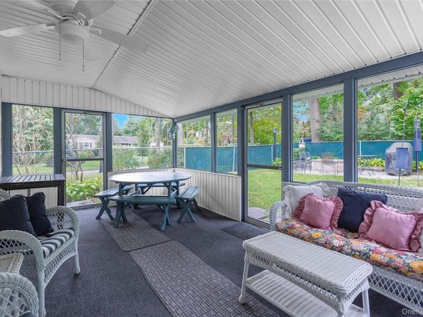 60 Oak Street, Smithtown NY 11787