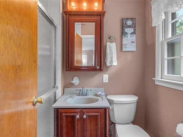 60 Oak Street, Smithtown NY 11787