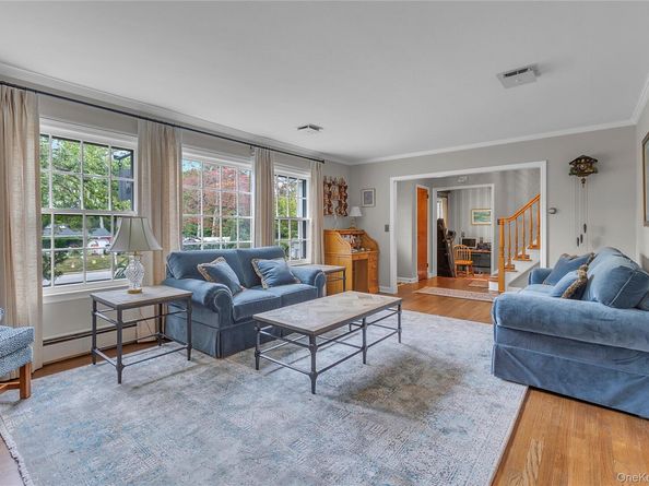 60 Oak Street, Smithtown NY 11787