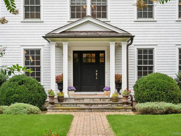 31 Paquatuck Avenue, East Moriches NY 11940