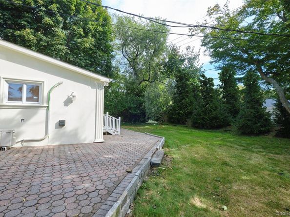 12 Colony Lane, Roslyn Heights NY 11577