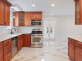12 Colony Lane, Roslyn Heights NY 11577