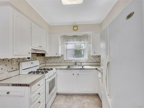 33 Grant Street, Hempstead NY 11550