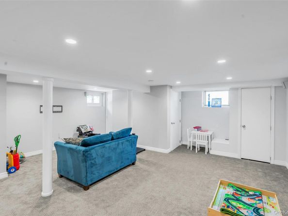 18 Haypath Road, Bethpage NY 11714