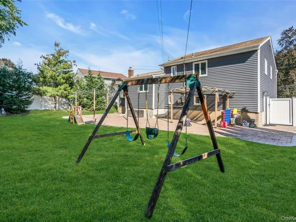 18 Haypath Road, Bethpage NY 11714