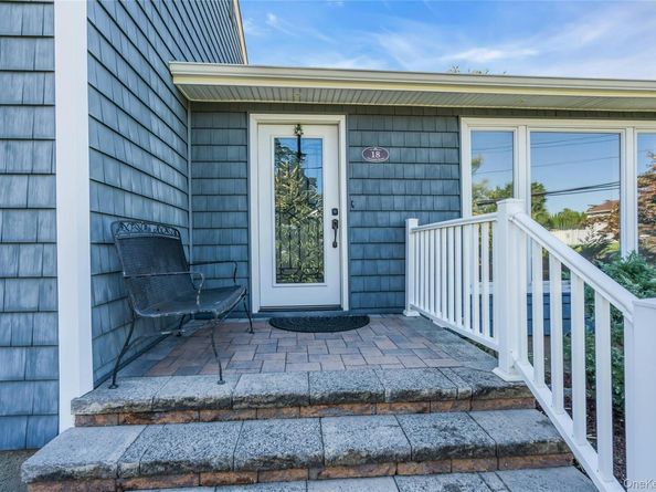 18 Haypath Road, Bethpage NY 11714