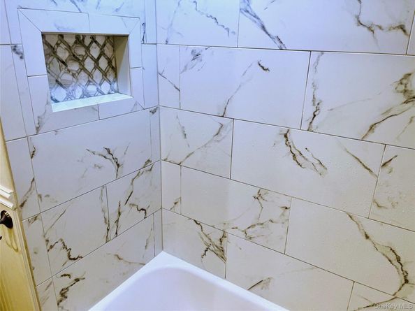 18 Haypath Road, Bethpage NY 11714