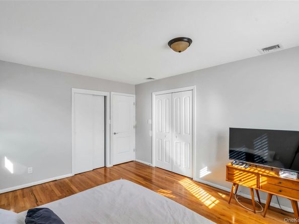 18 Haypath Road, Bethpage NY 11714