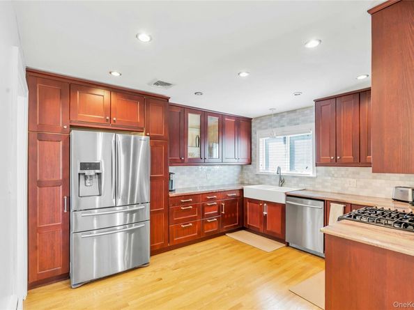 18 Haypath Road, Bethpage NY 11714