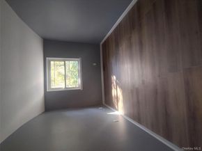 197 Hill Circle 197, Calverton NY 11933