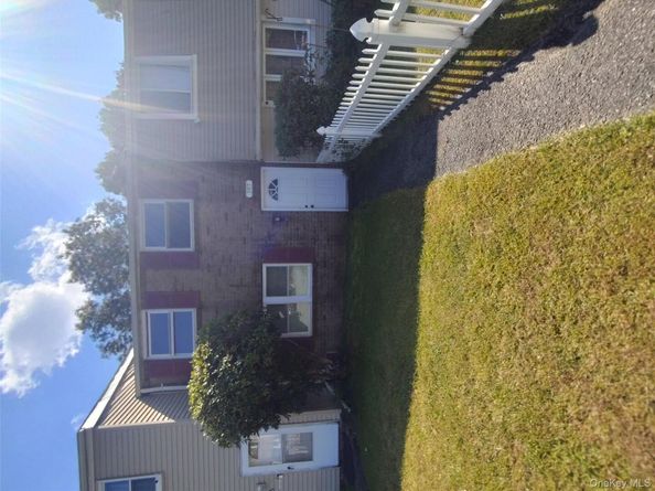 197 Hill Circle 197, Calverton NY 11933
