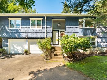 9 Brookdell Drive