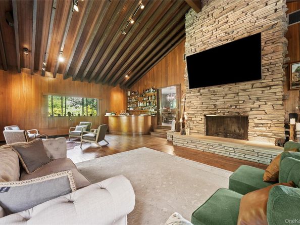 55 Rolling Hill Lane, Old Westbury NY 11568