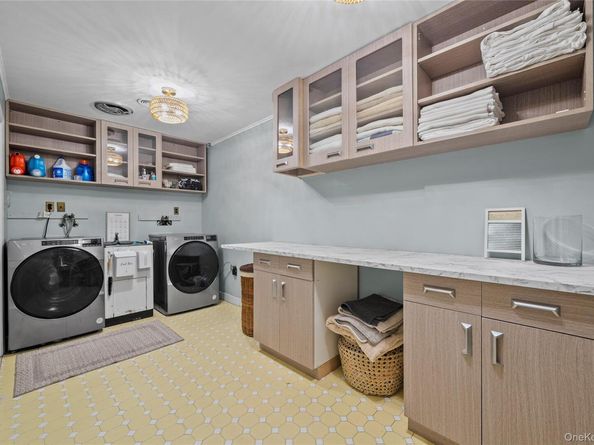 55 Rolling Hill Lane, Old Westbury NY 11568