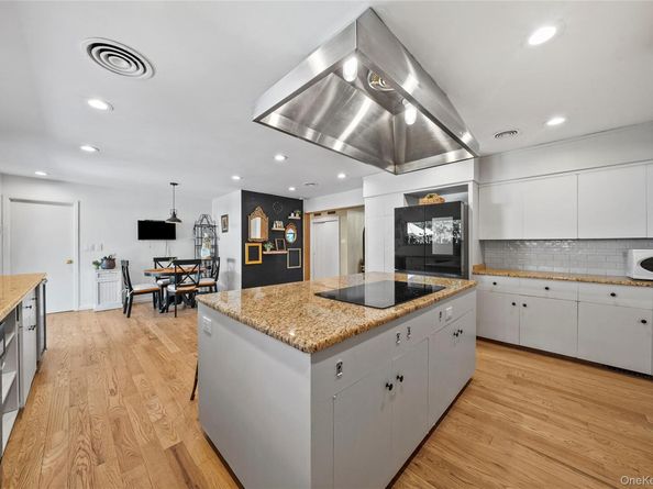 55 Rolling Hill Lane, Old Westbury NY 11568