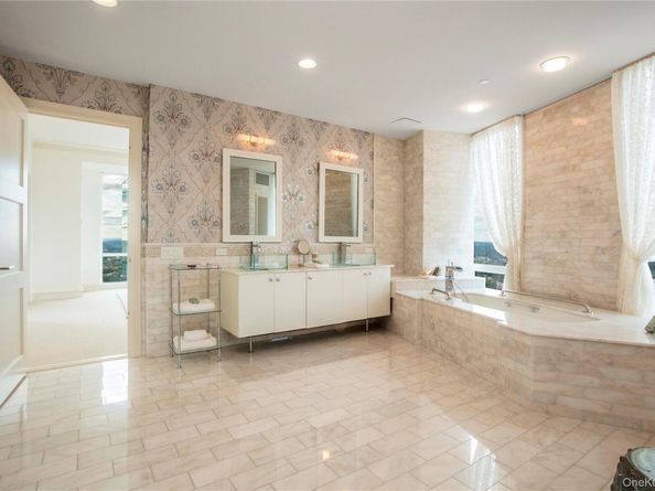 1 Renaissance Square PH4CD, White Plains NY 10601