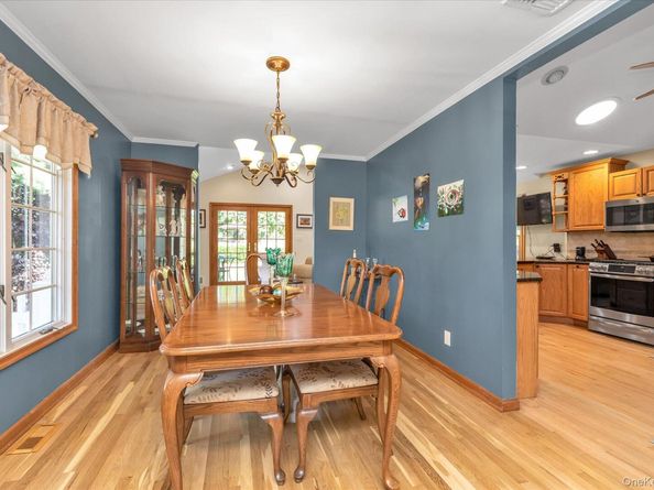 84 Lake Road, Greenlawn NY 11740