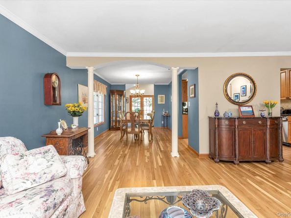 84 Lake Road, Greenlawn NY 11740