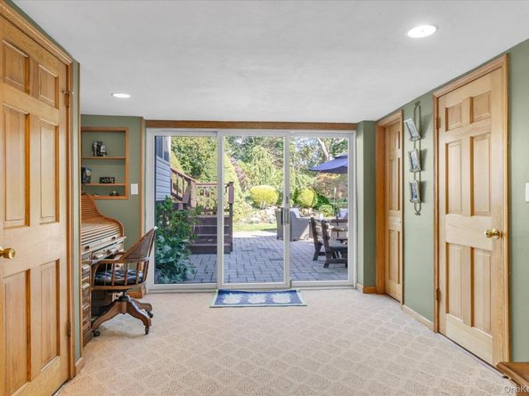 84 Lake Road, Greenlawn NY 11740