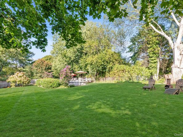 84 Lake Road, Greenlawn NY 11740